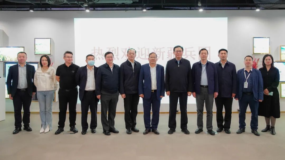 新疆兵团领导一行考察心博足球